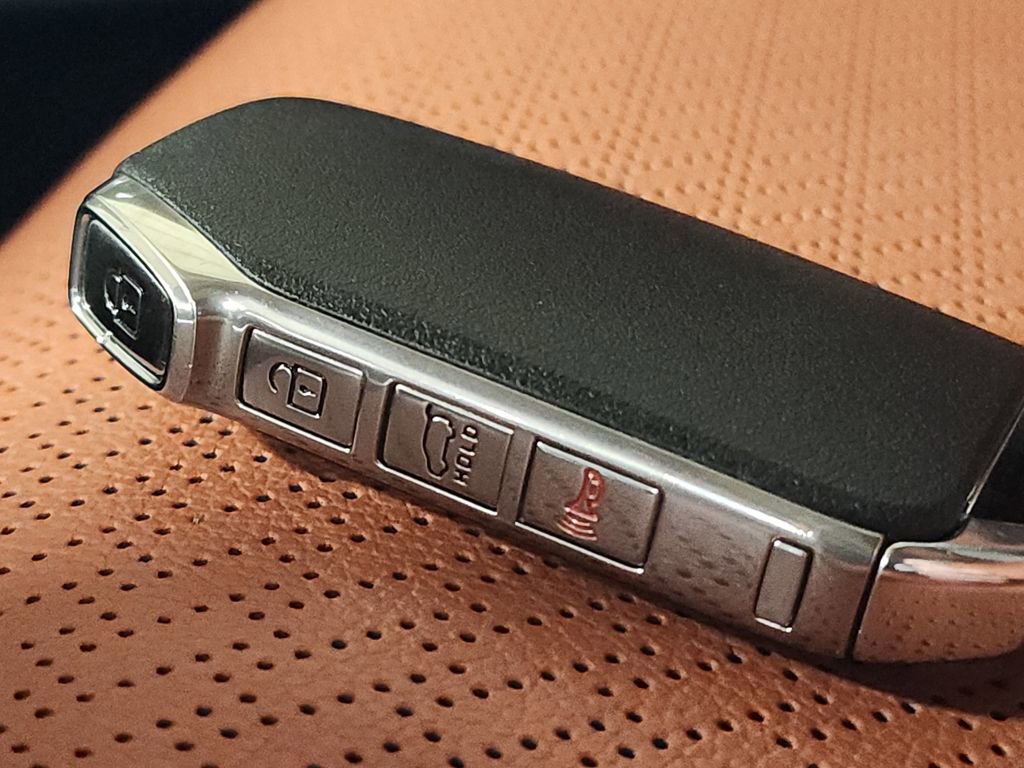 Certified 2024 Kia Carnival SX Prestige image 36