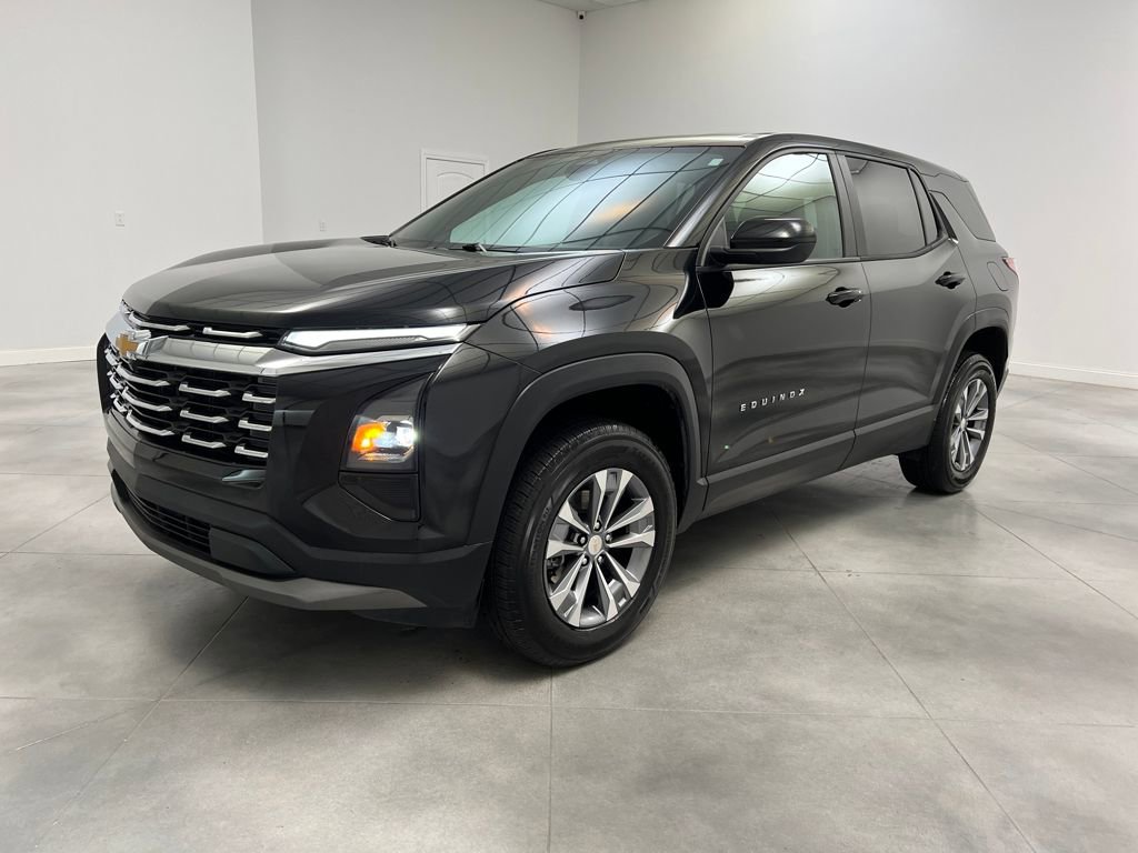 Used 2025 Chevrolet Equinox LT image 3