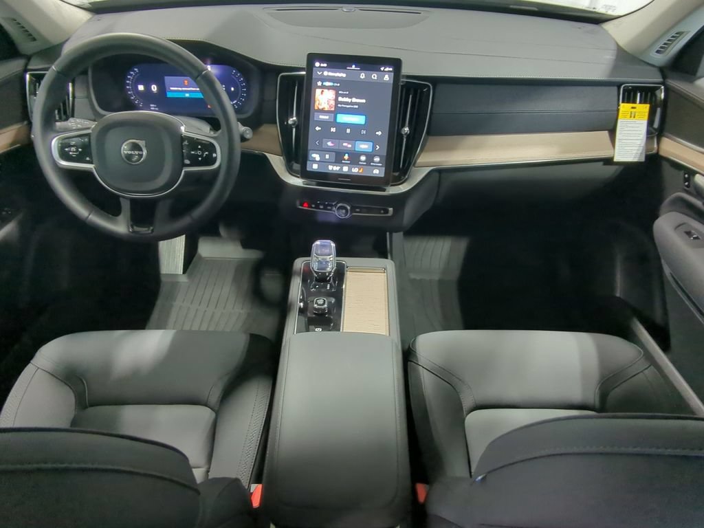 Used 2026 Volvo XC90 B5 Plus w/ Protection Package AWD/4WD image 17