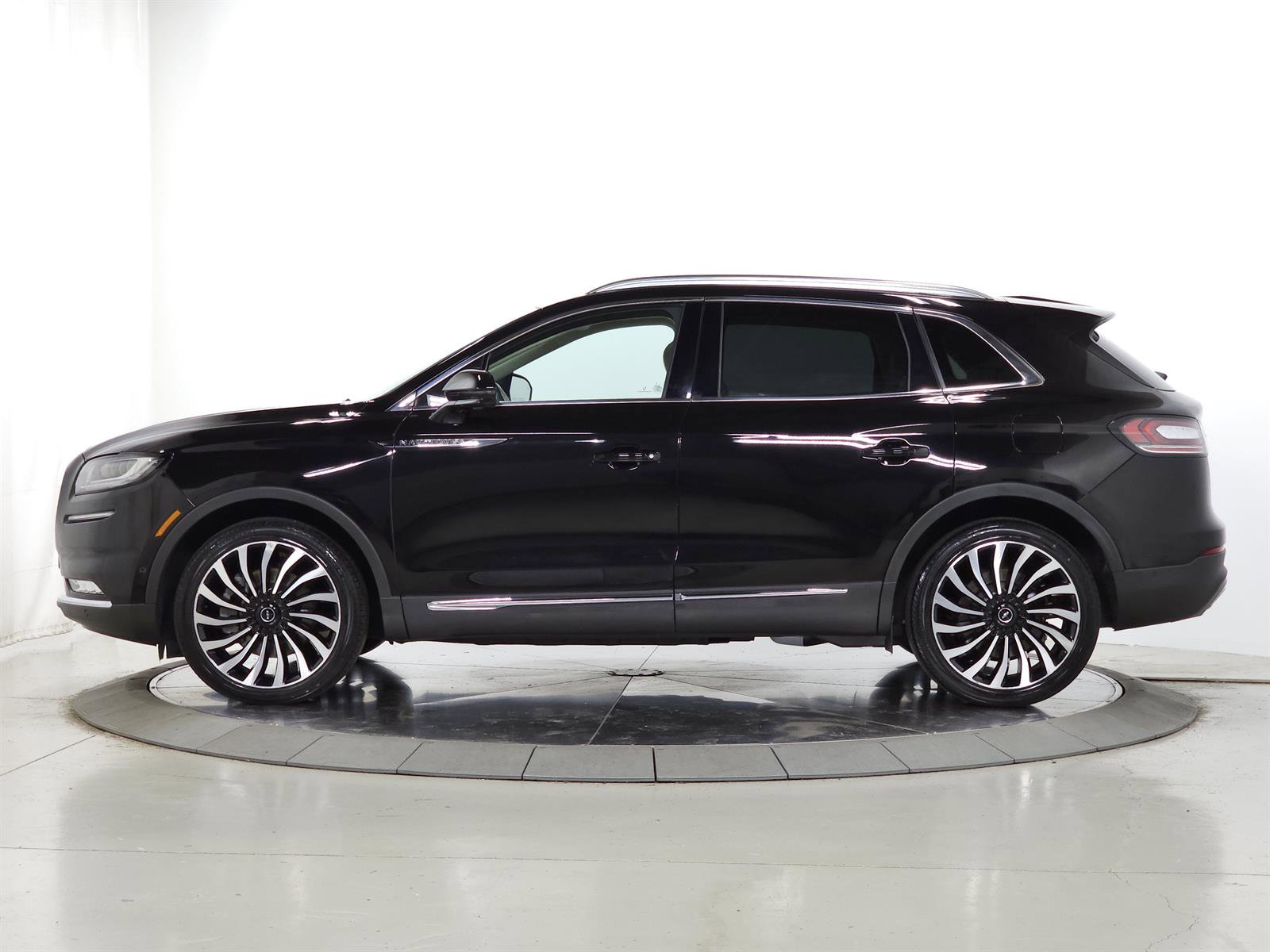 Used 2022 Lincoln Nautilus Black Label AWD/4WD image 5