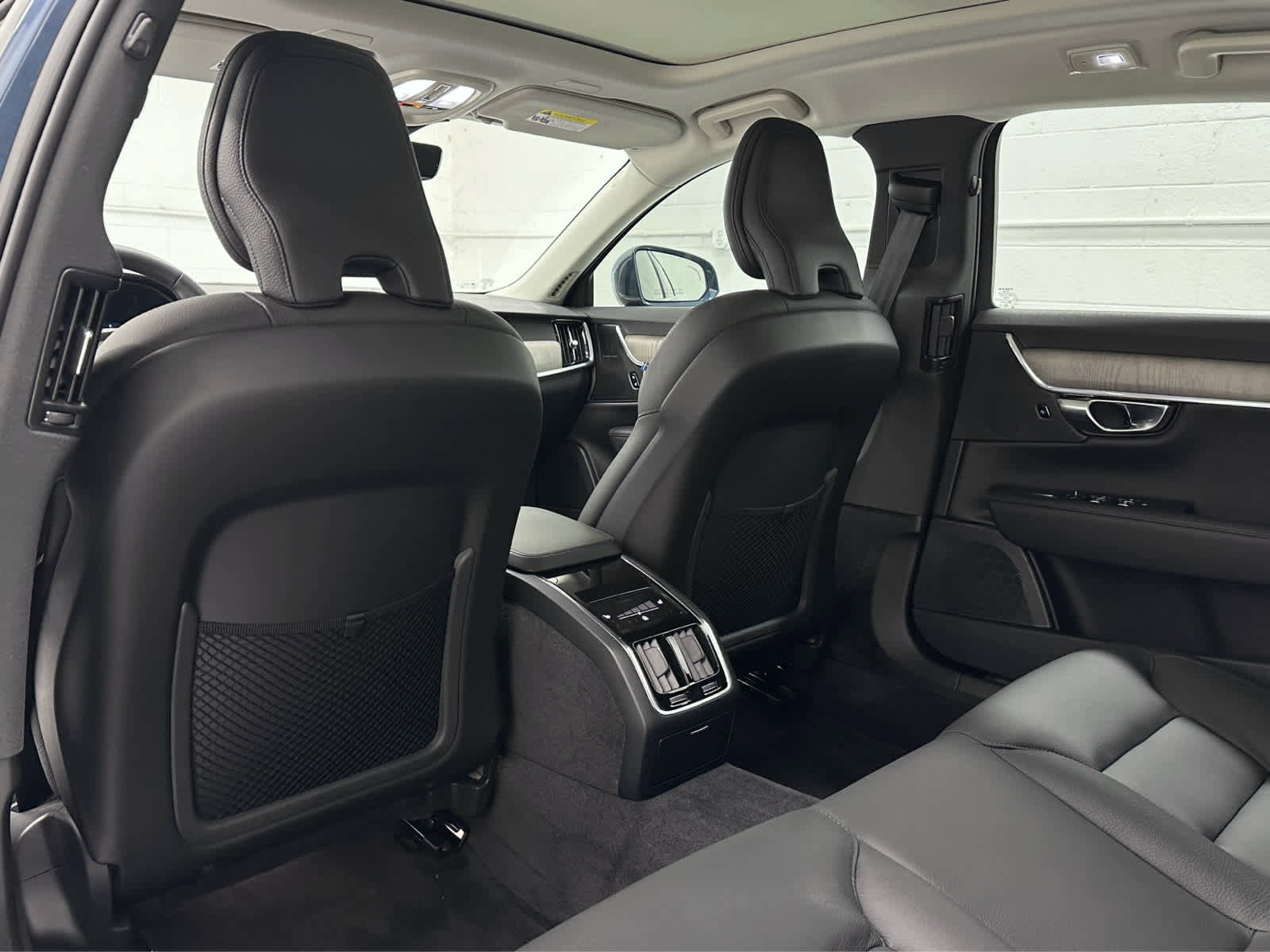 Used 2023 Volvo S90 B6 Plus AWD/4WD image 14