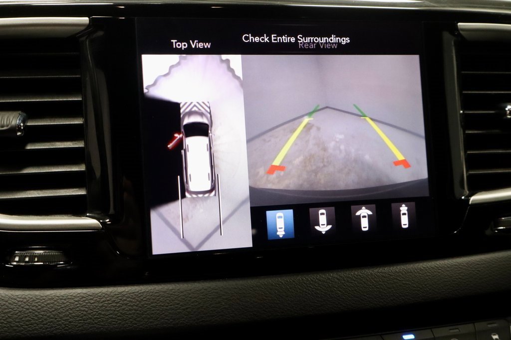 Used 2020 Chrysler Pacifica Touring-L w/ Advanced Safetytec Group image 2