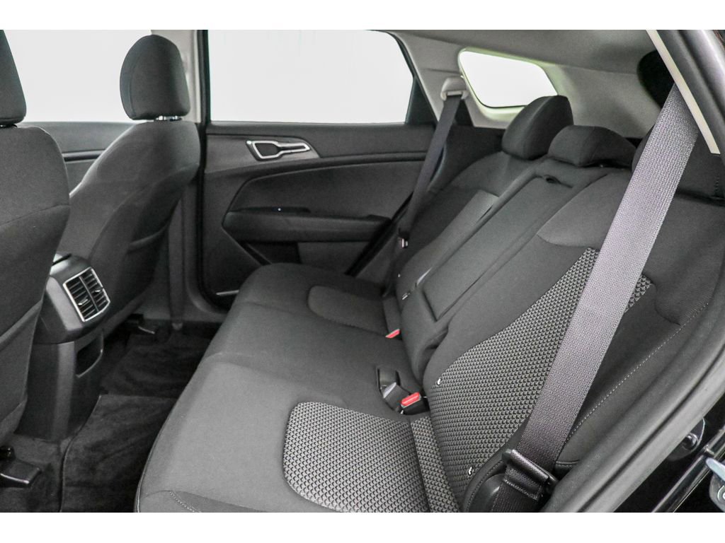 Used 2023 Kia Sportage LX image 19