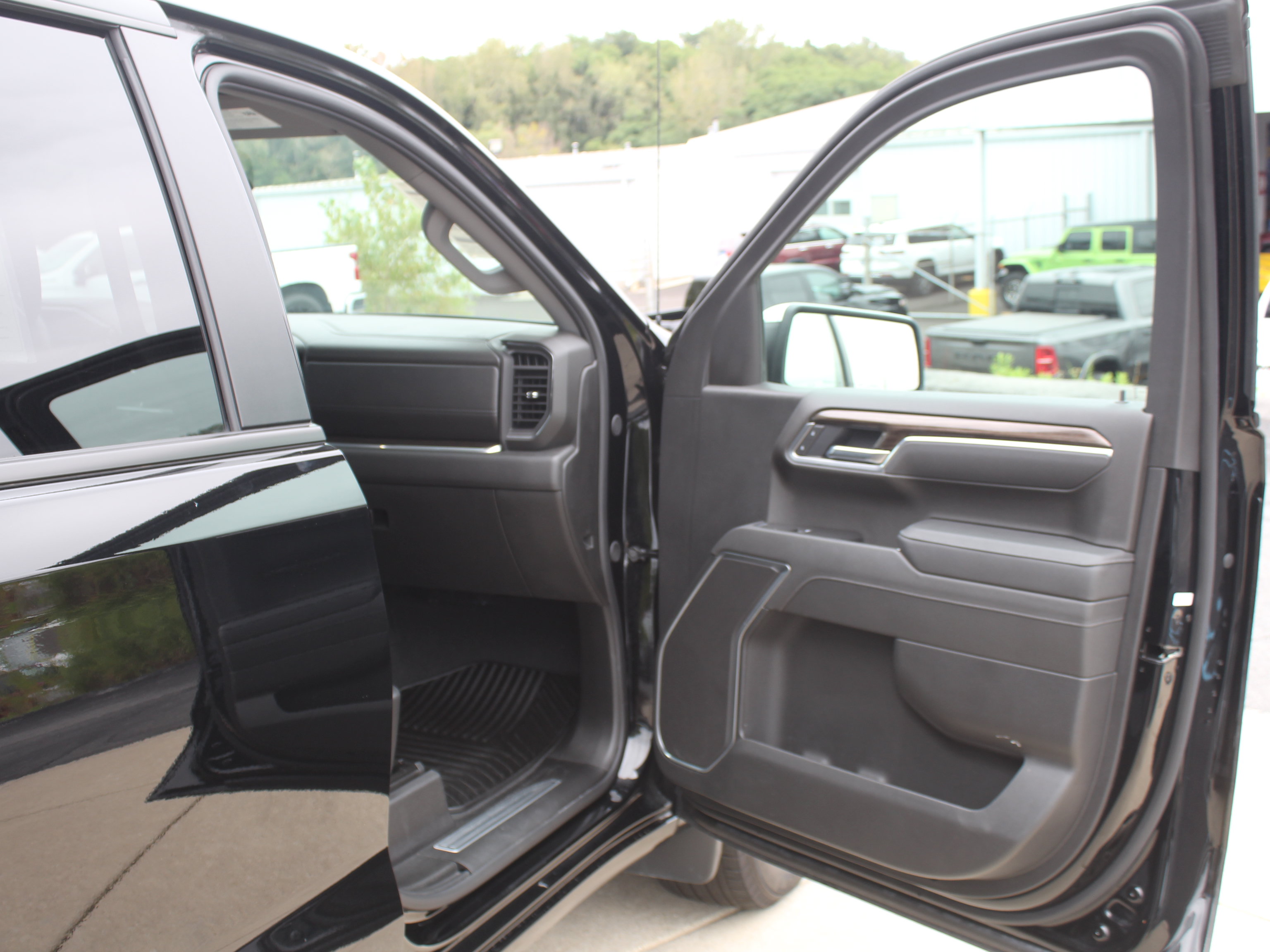 Certified 2026 Chevrolet Silverado 1500 LT AWD/4WD image 25