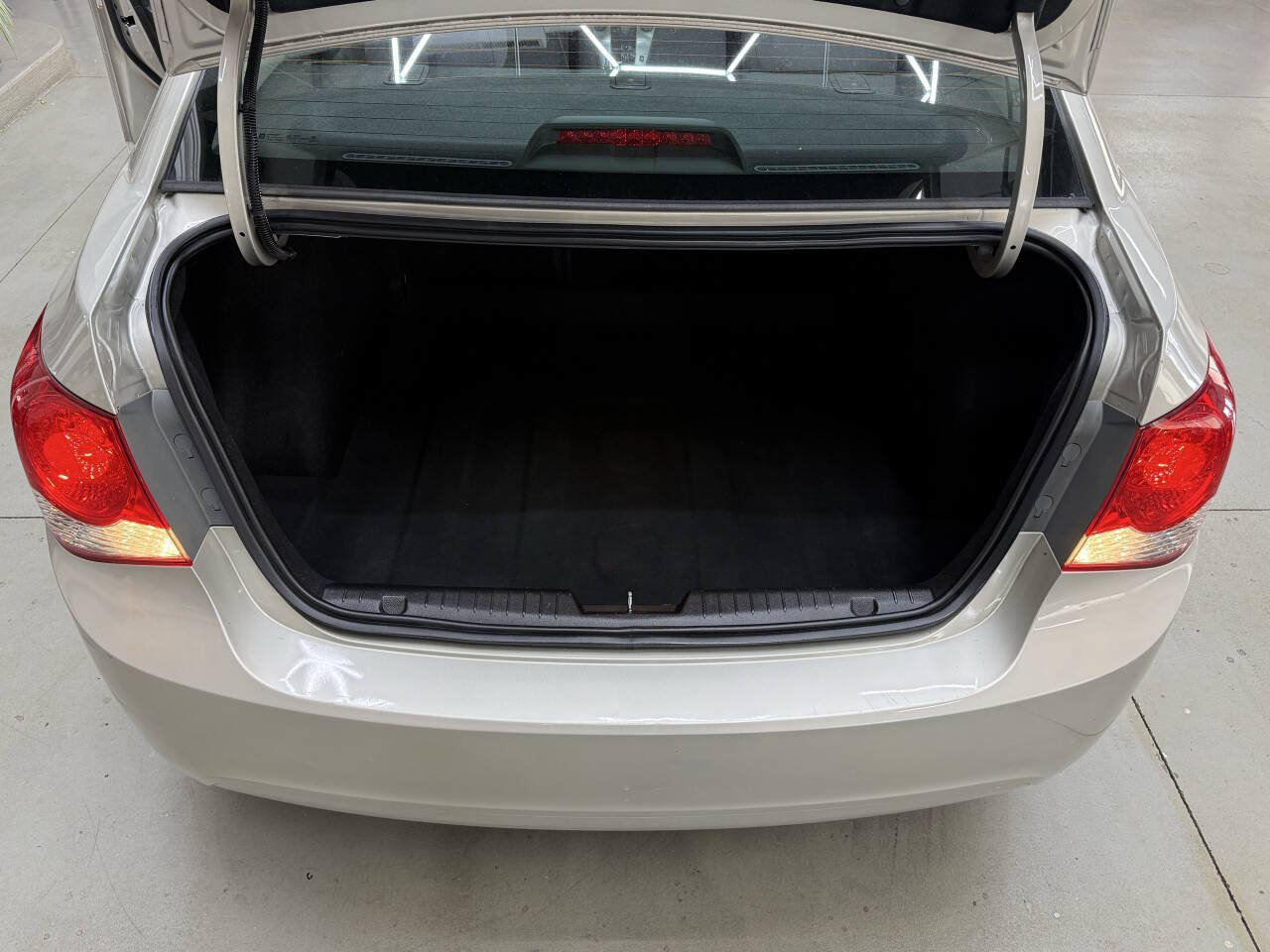 Used 2014 Chevrolet Cruze LS FWD image 9