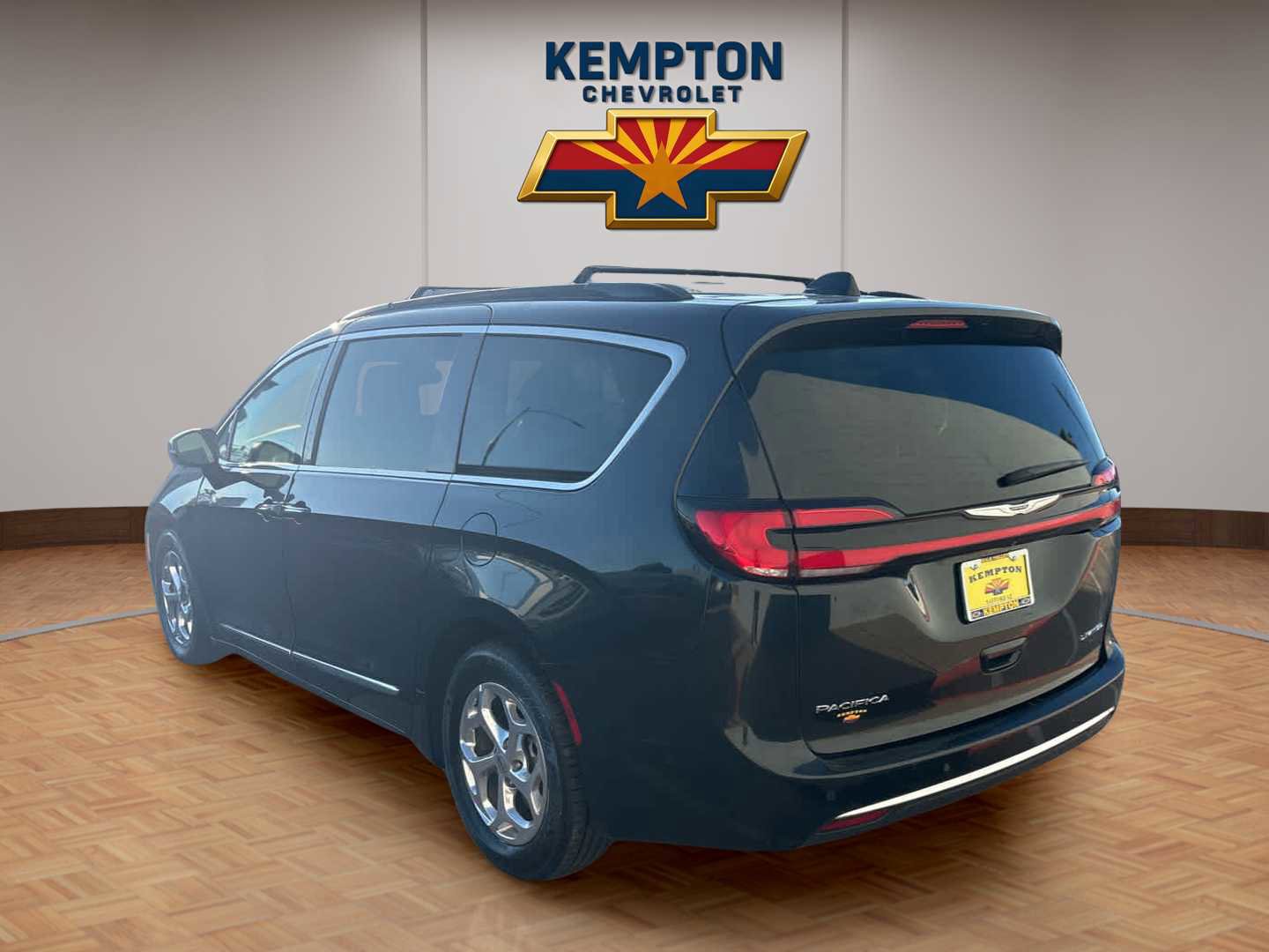 Used 2022 Chrysler Pacifica Limited FWD image 4
