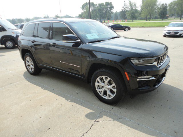Used 2022 Jeep Grand Cherokee Limited AWD/4WD image 21