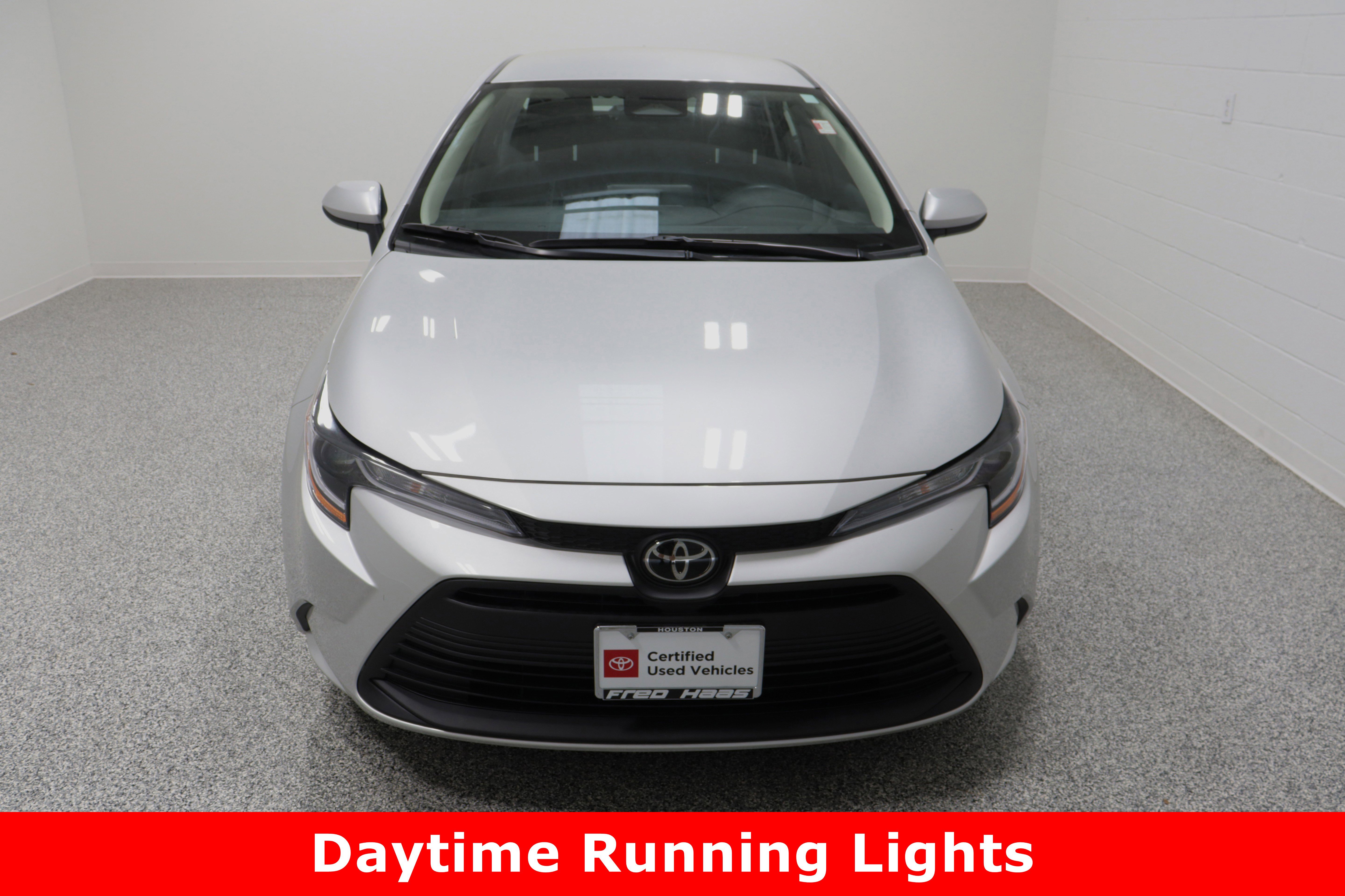 Used 2025 Toyota Corolla LE image 3