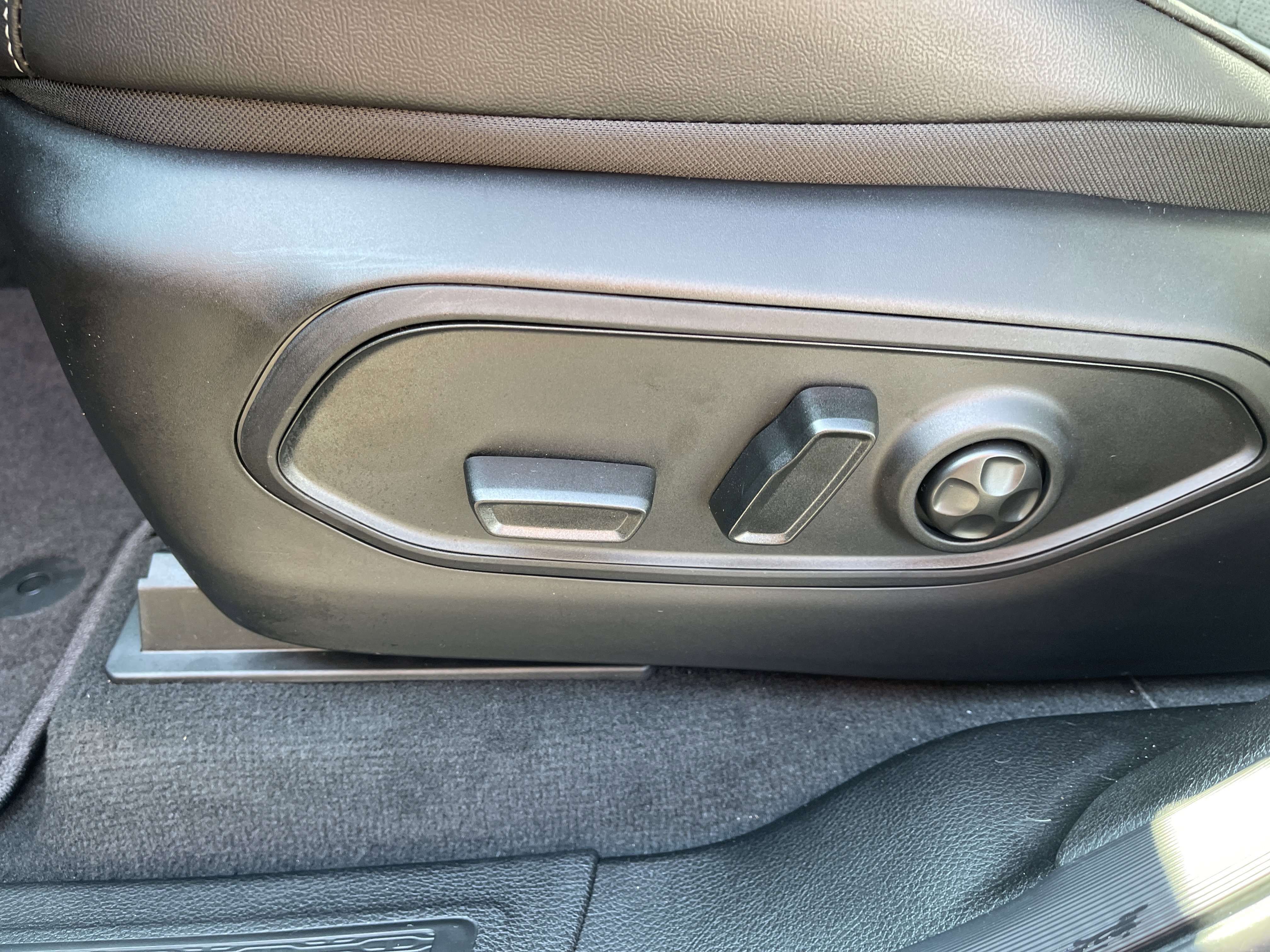 New 2025 Jeep Grand Cherokee L Altitude image 11