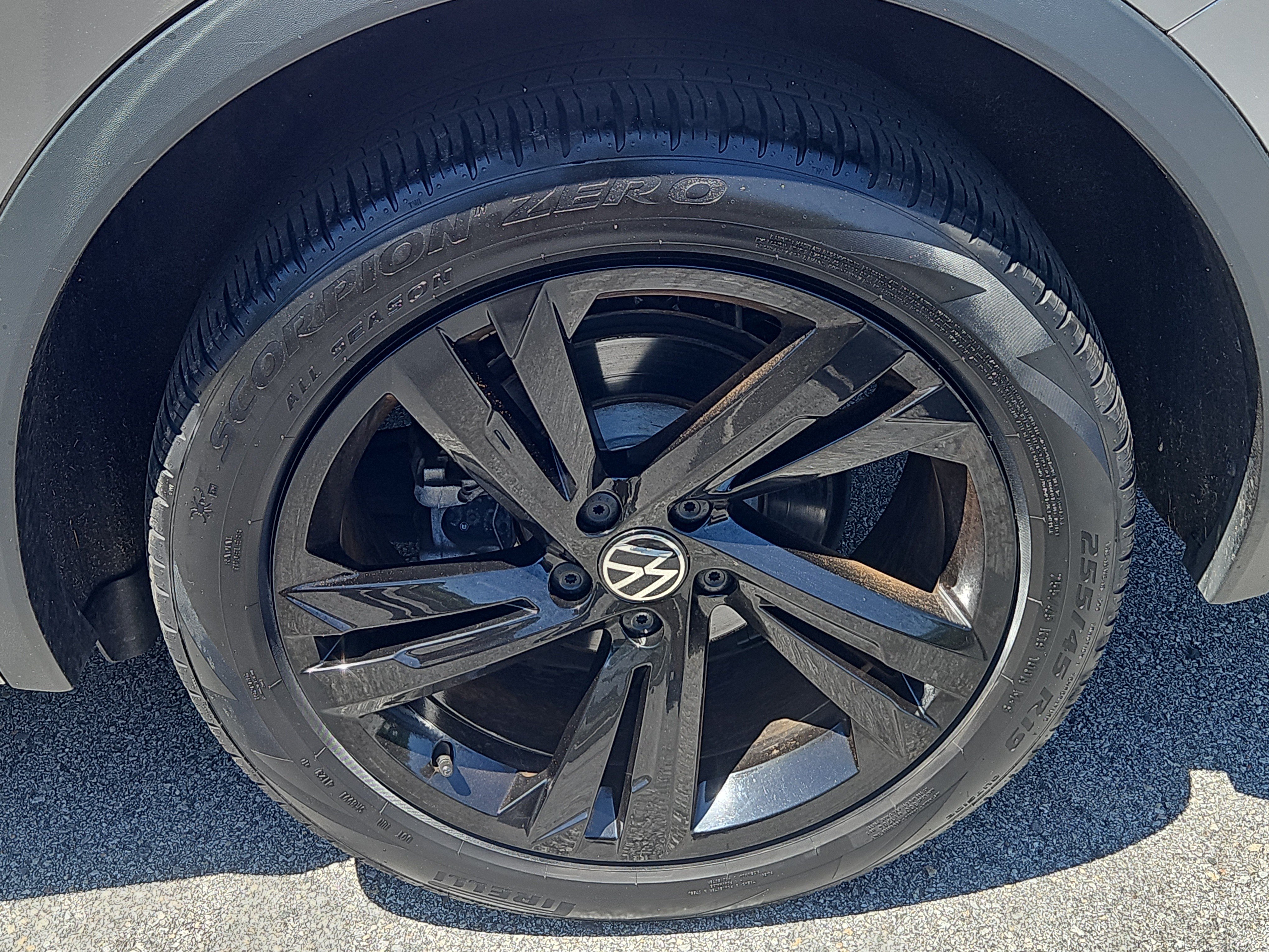 Certified 2024 Volkswagen Tiguan SE R-Line AWD/4WD image 7