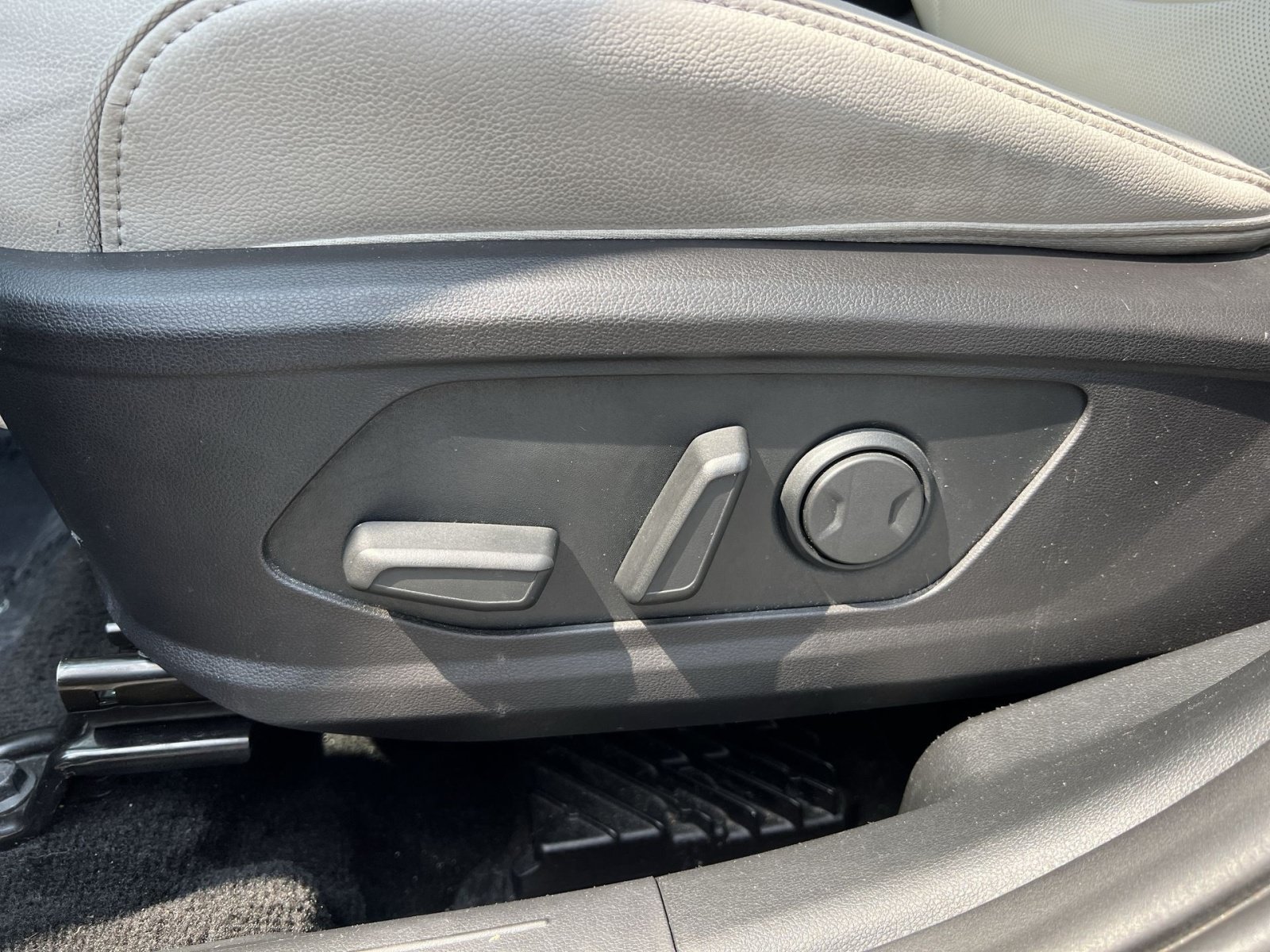 Used 2022 Hyundai Tucson Limited w/ Cargo Package AWD/4WD image 14