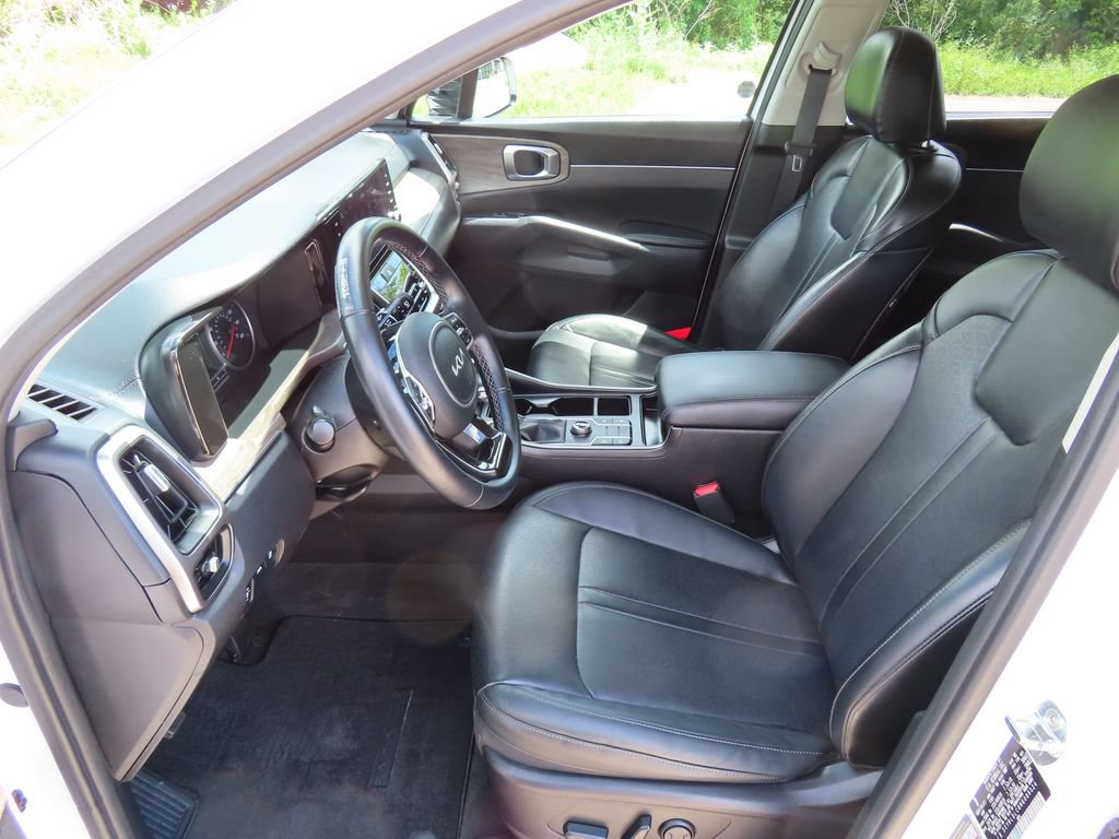 Certified 2022 Kia Sorento S w/ Panoramic Sunroof Package AWD/4WD image 30