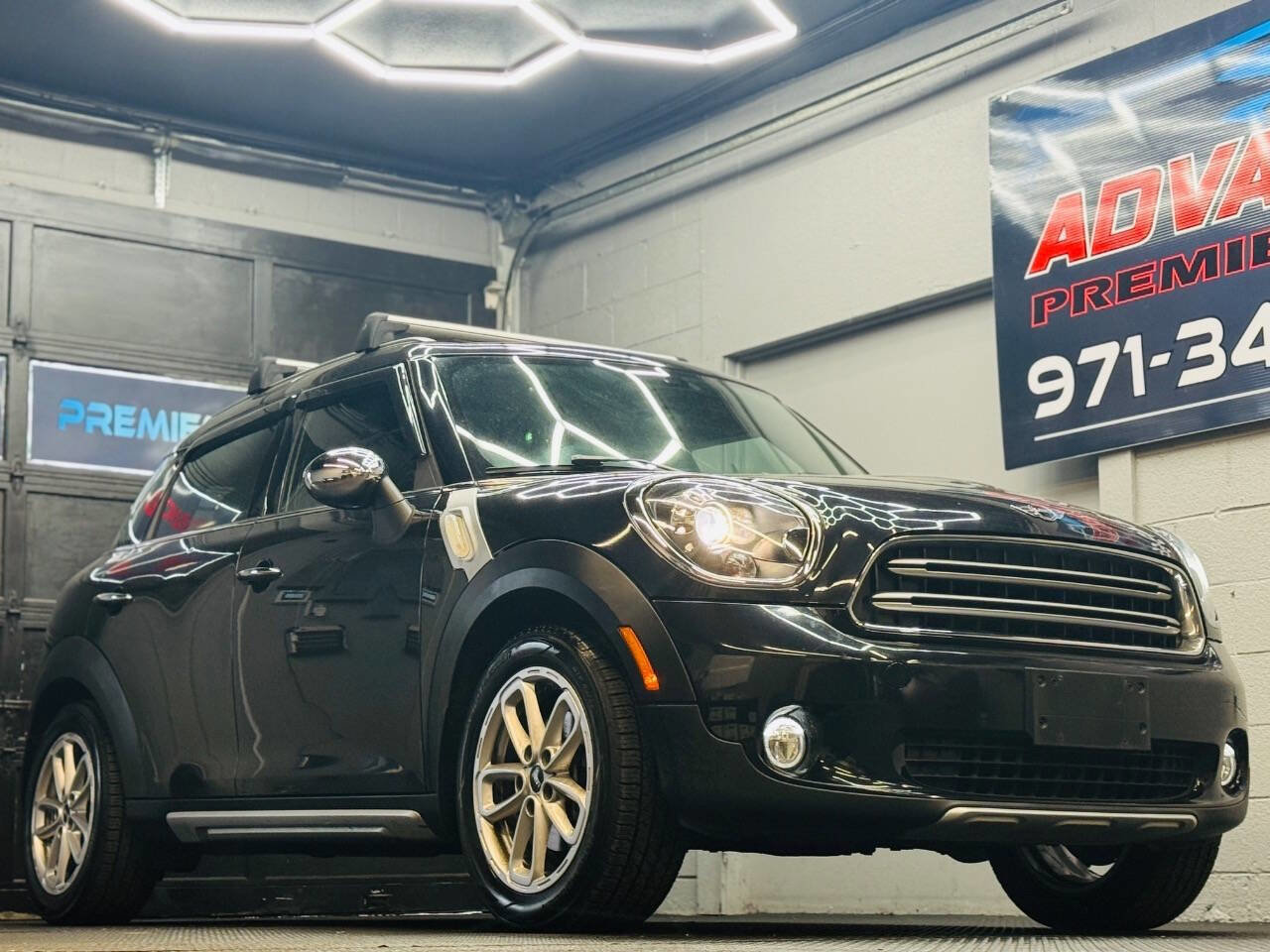 Used 2015 MINI Cooper Countryman image 1