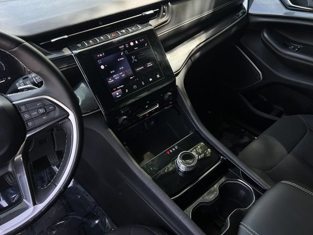 Used 2021 Jeep Grand Cherokee L Laredo w/ Luxury Tech Group I AWD/4WD image 36