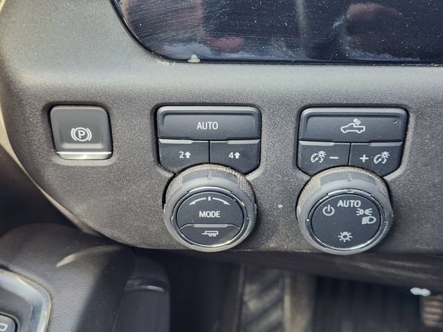 Used 2025 Chevrolet Silverado 1500 LT AWD/4WD image 25