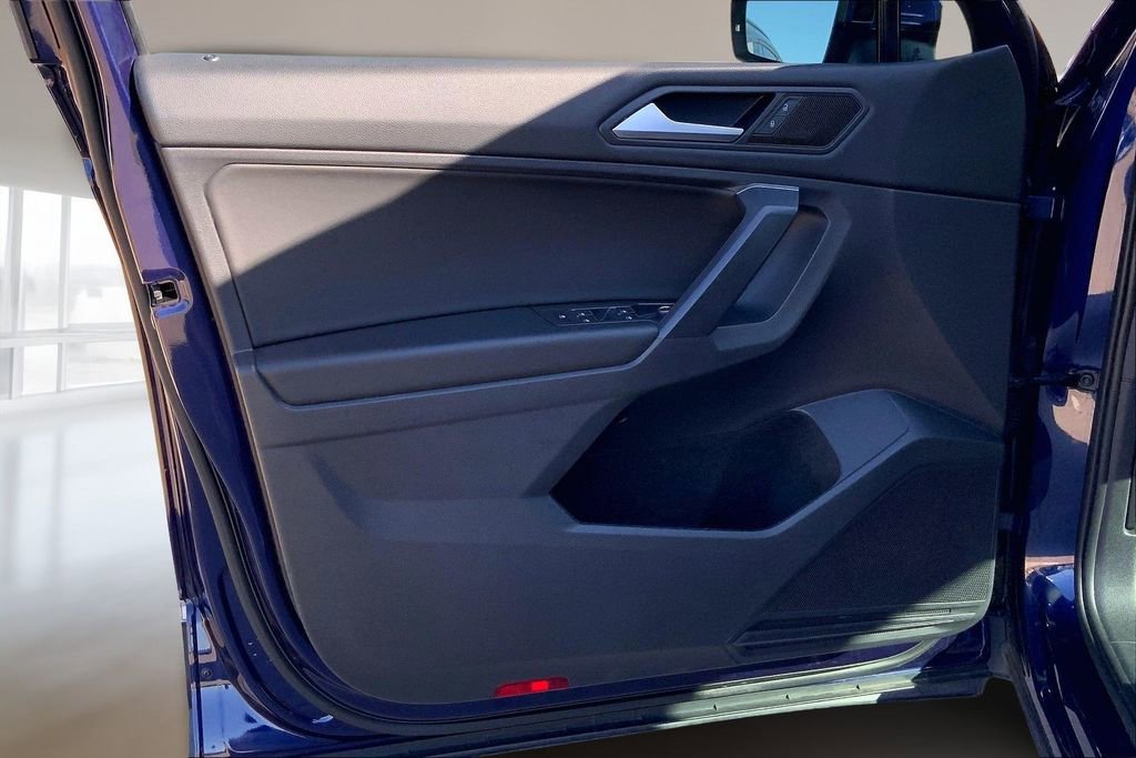 Used 2021 Volkswagen Tiguan SE w/ 3-Row Tiguan MDO Package image 22