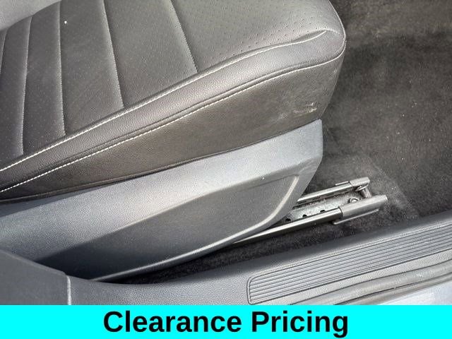 Used 2024 Volkswagen Jetta SE image 36