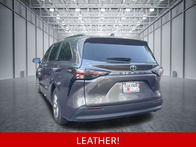 Certified 2025 Toyota Sienna XLE FWD image 10