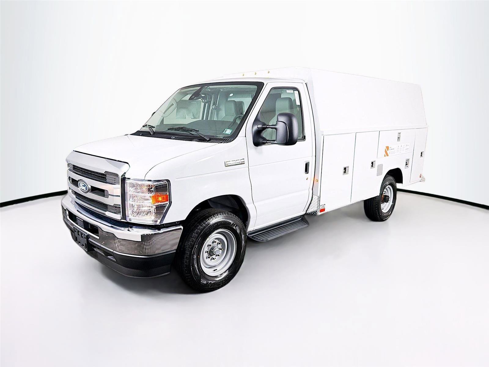 New 2027 Ford E-350 and Econoline 350 Super Duty w/ Power Equipment Group RWD image 7