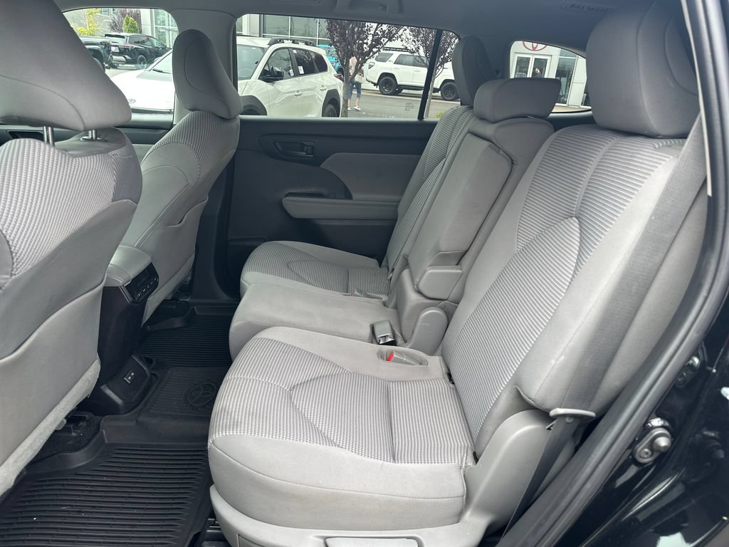 Used 2023 Toyota Highlander LE AWD/4WD image 14