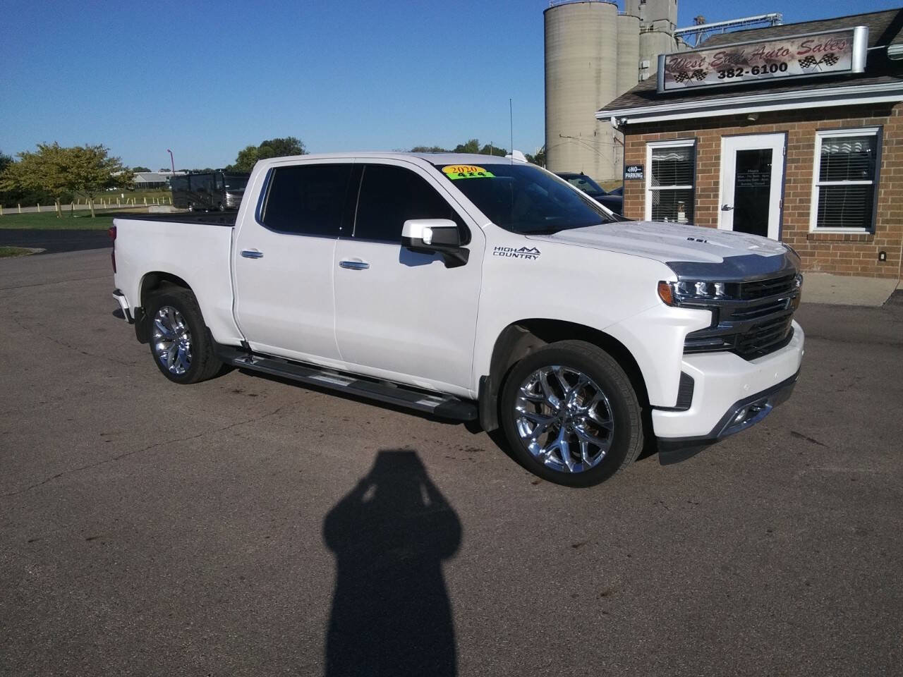 Used 2020 Chevrolet Silverado 1500 High Country w/ Technology Package image 3