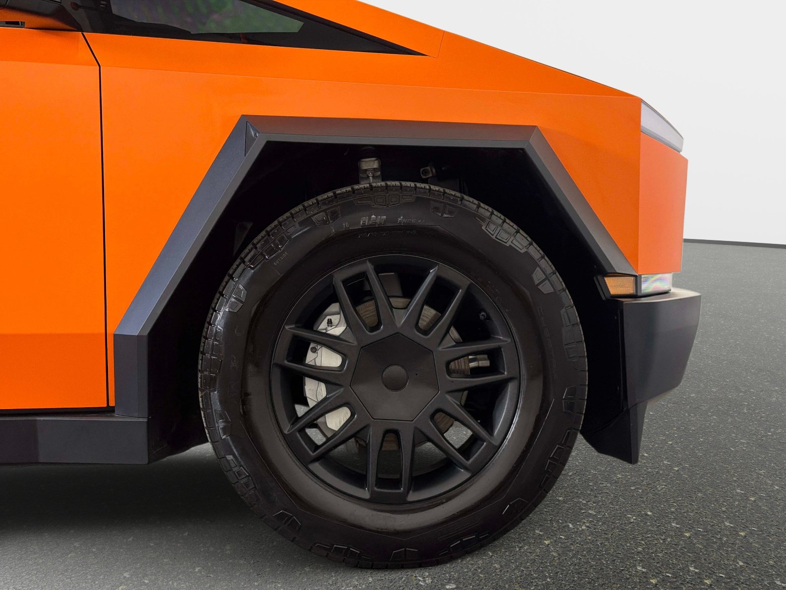 Used 2024 Tesla Cybertruck AWD Crew Cab image 22