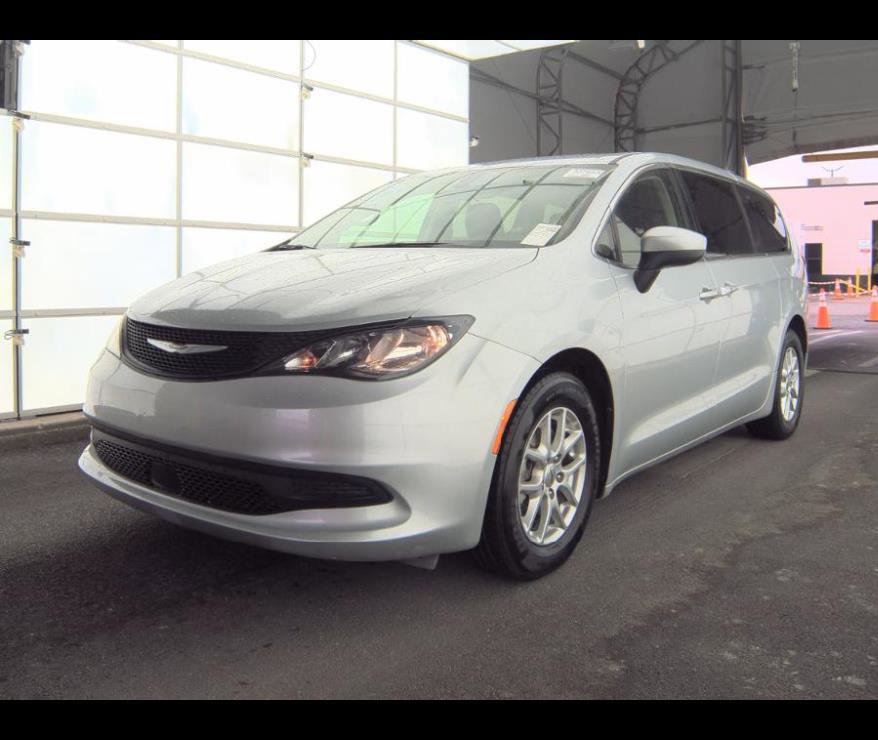 Used 2022 Chrysler Voyager LX FWD image 2