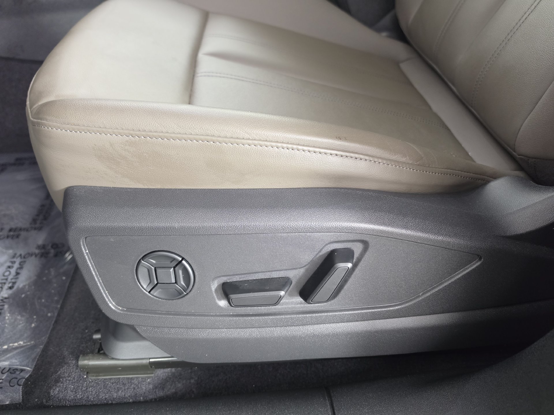 Certified 2025 Audi Q5 Premium w/ Convenience Package AWD/4WD image 4