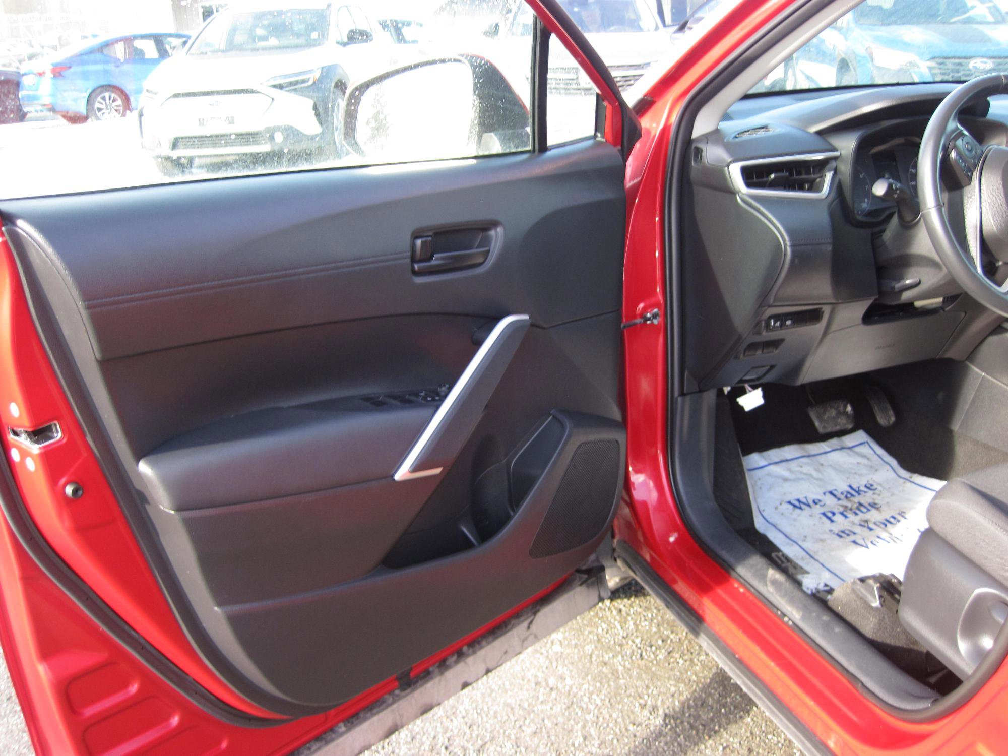 Used 2023 Toyota Corolla Cross LE w/ Moonroof Package image 8