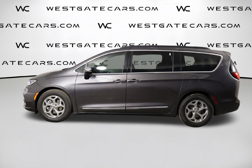 Used 2023 Chrysler Pacifica Limited FWD image 5