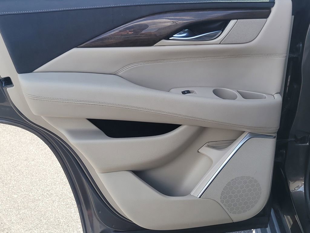 Used 2020 Cadillac Escalade Luxury AWD/4WD image 12