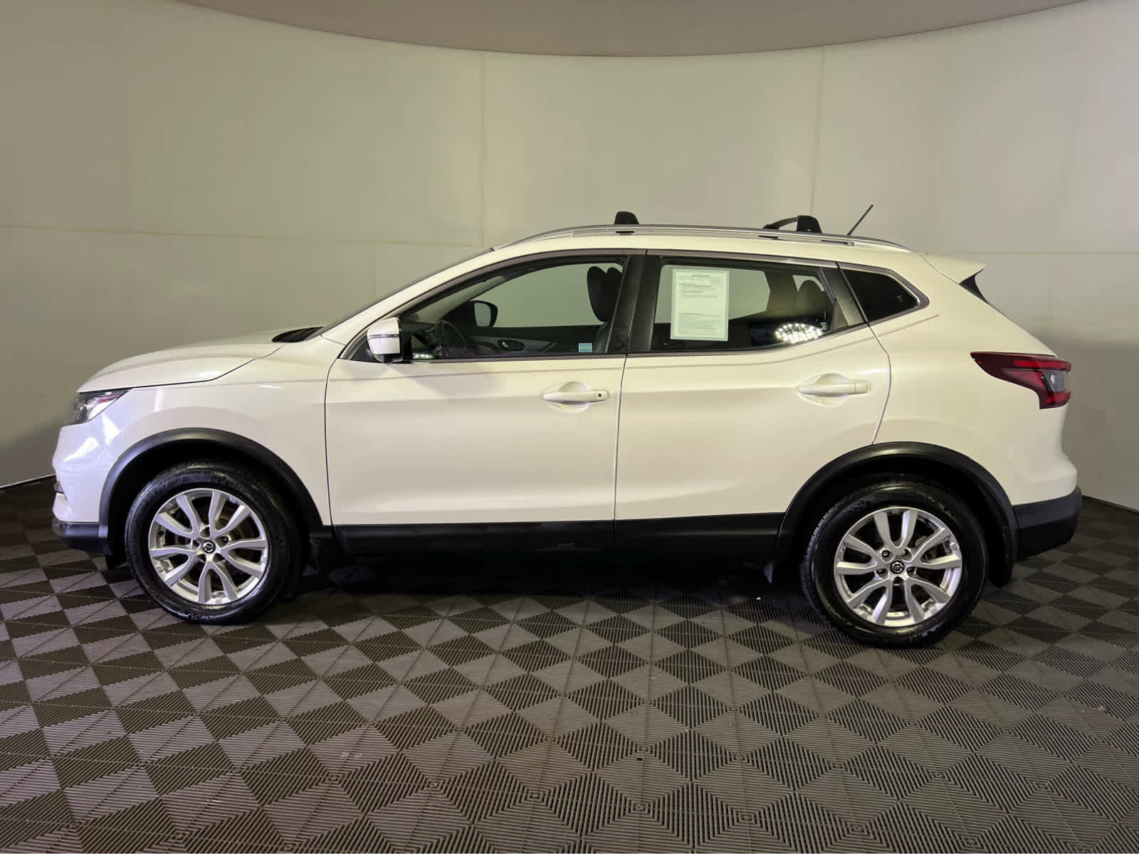 Certified 2020 Nissan Rogue Sport SV w/ Technology Package AWD/4WD image 4