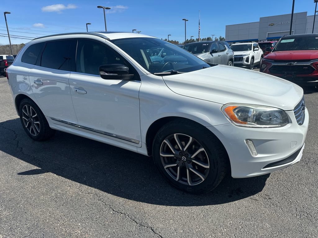 Used 2017 Volvo XC60 T6 Dynamic image 7