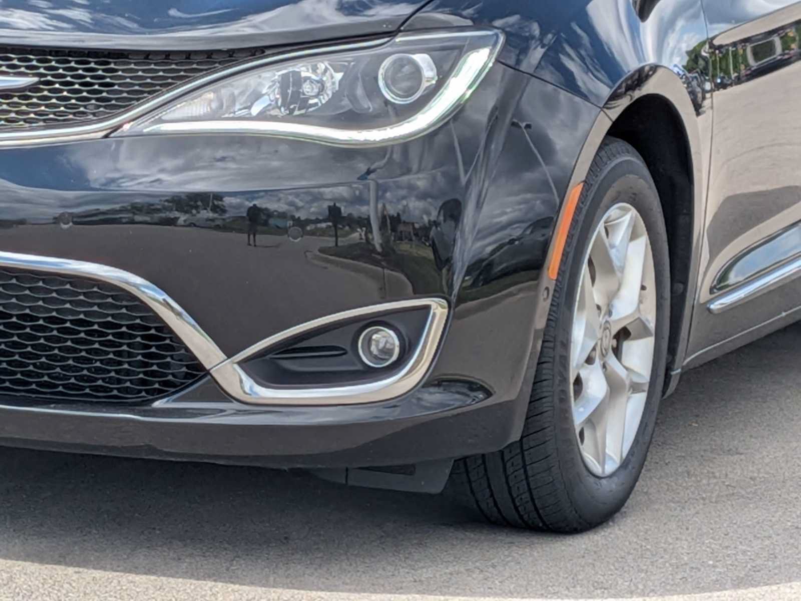 Certified 2018 Chrysler Pacifica Touring-L FWD image 11