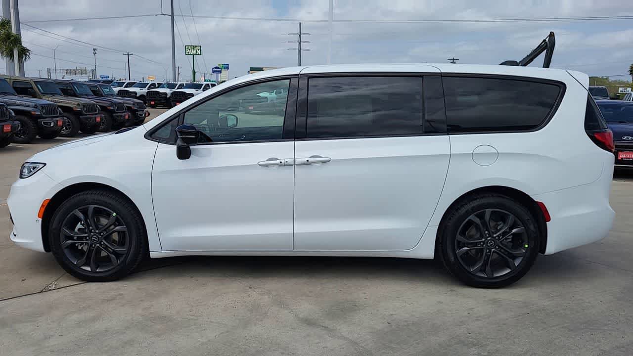 New 2026 Chrysler Pacifica Select FWD image 5