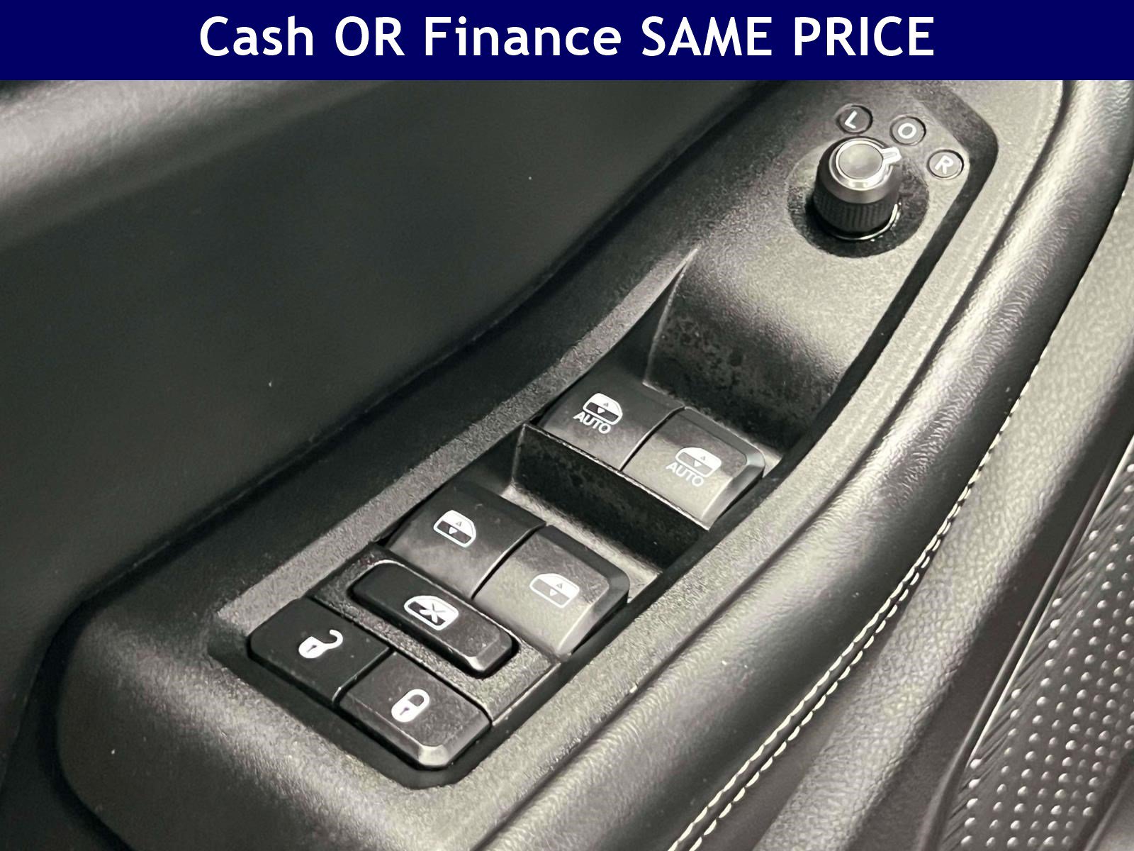 Used 2025 Jeep Grand Cherokee Laredo X w/ Luxury Tech Group I AWD/4WD image 18