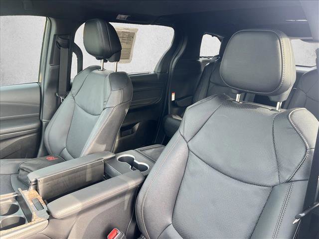 Used 2025 Toyota Sienna Platinum image 17