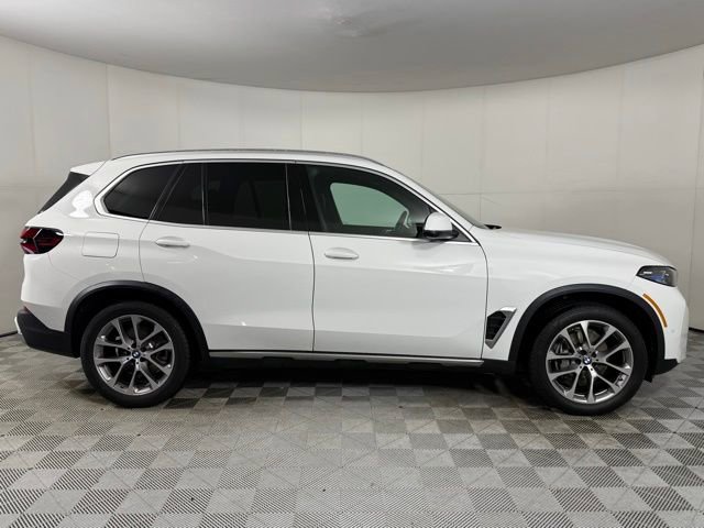 Used 2025 BMW X5 sDrive40i w/ Premium Package image 9
