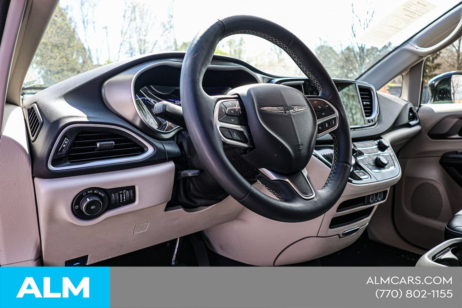 Used 2024 Chrysler Pacifica Touring-L FWD image 22