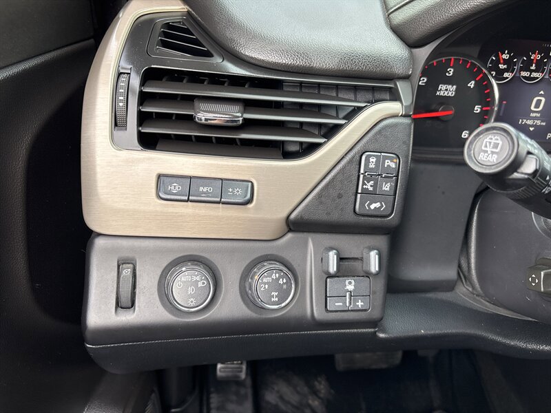 Used 2015 GMC Yukon XL Denali w/ Premium Package AWD/4WD image 48