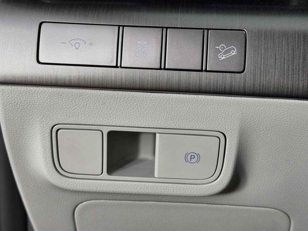 Used 2024 Hyundai Kona SEL FWD image 15