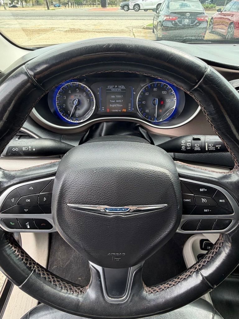 Used 2019 Chrysler Pacifica Touring-L image 7