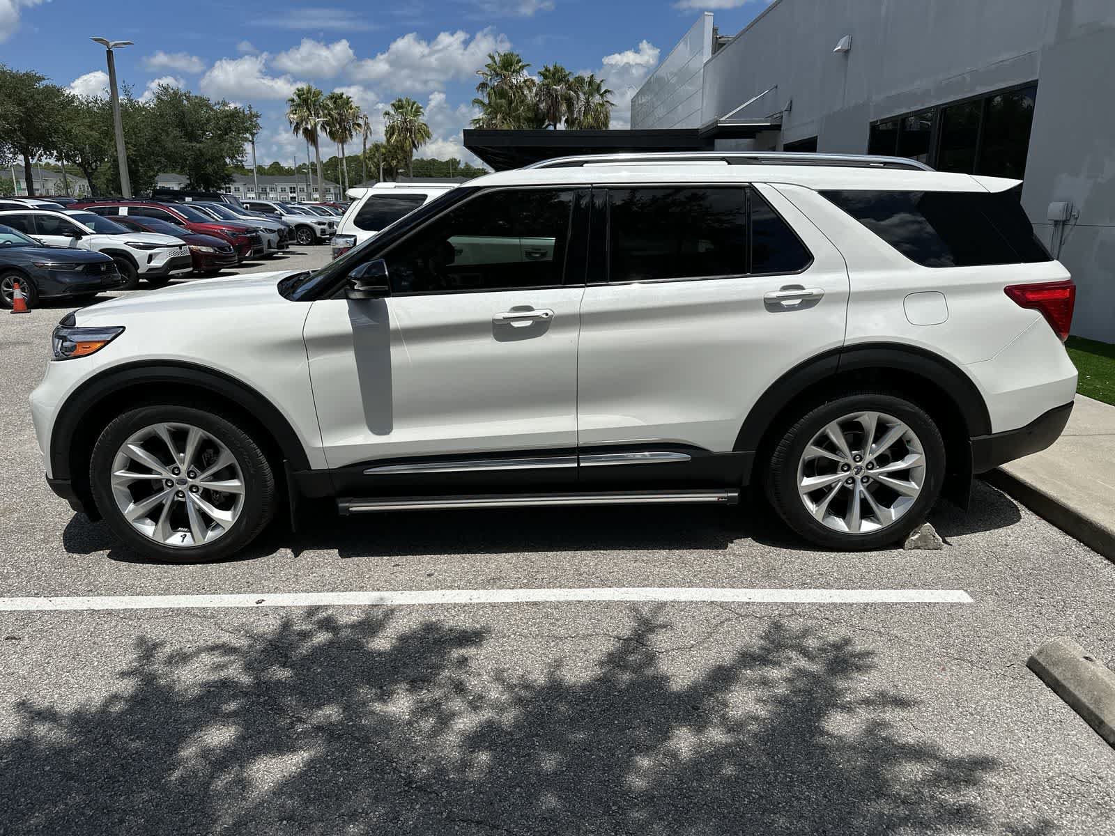 Used 2022 Ford Explorer Platinum w/ Equipment Group 601A AWD/4WD image 5