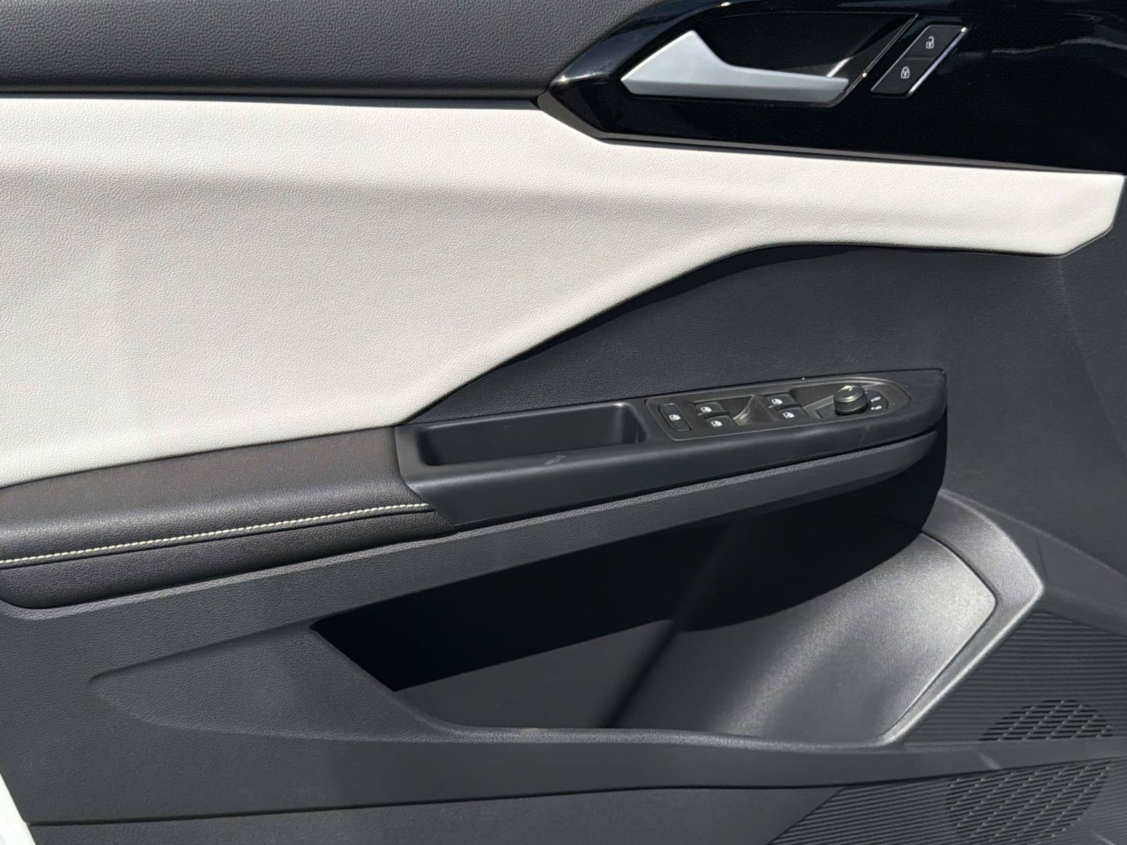 New 2026 Volkswagen Taos S FWD image 13