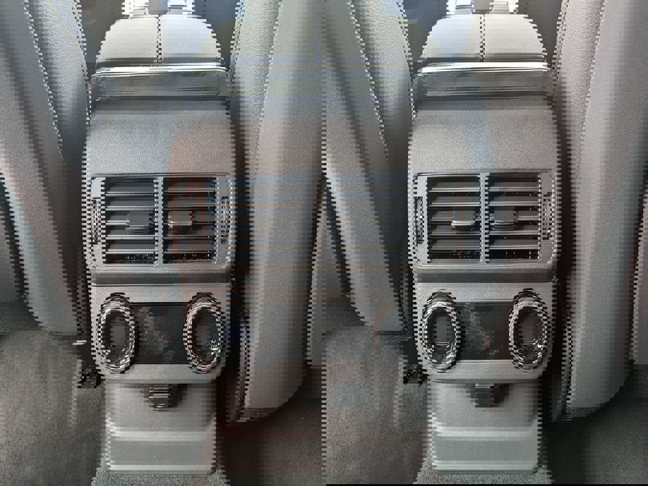 New 2026 Land Rover Range Rover Velar Dynamic SE AWD/4WD image 23