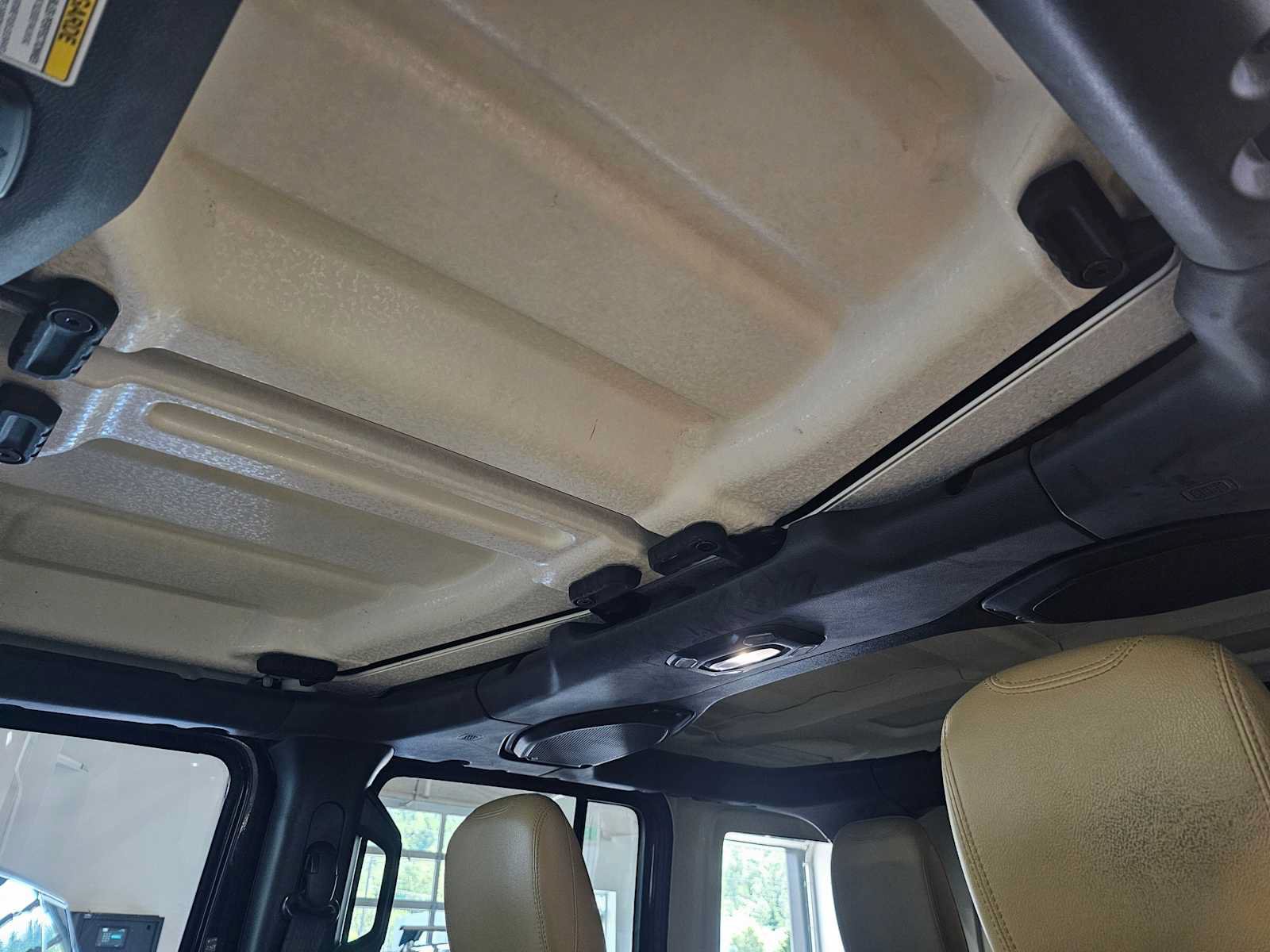 Used 2018 Jeep Wrangler Unlimited Sahara AWD/4WD image 22