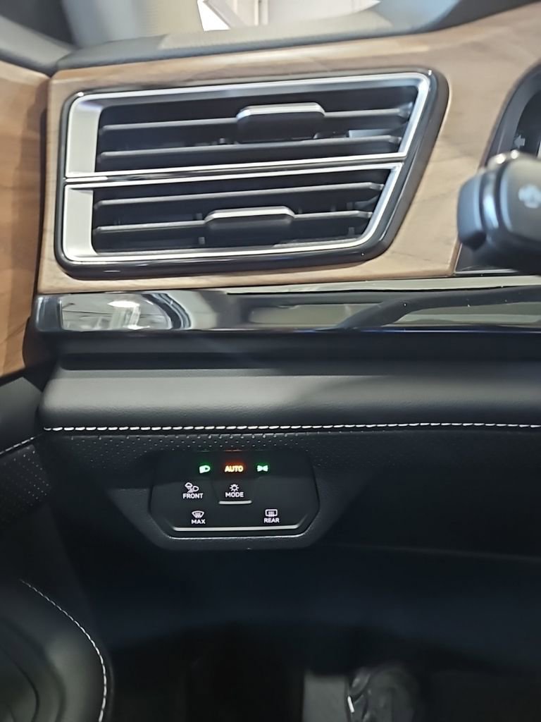 New 2026 Volkswagen Atlas SE image 37