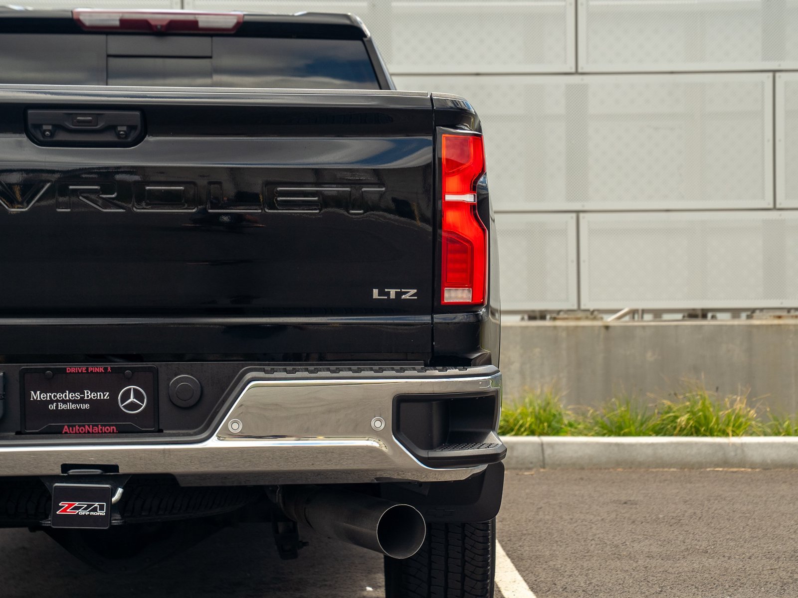 Used 2024 Chevrolet Silverado 3500 LTZ w/ LTZ Convenience Package AWD/4WD image 8