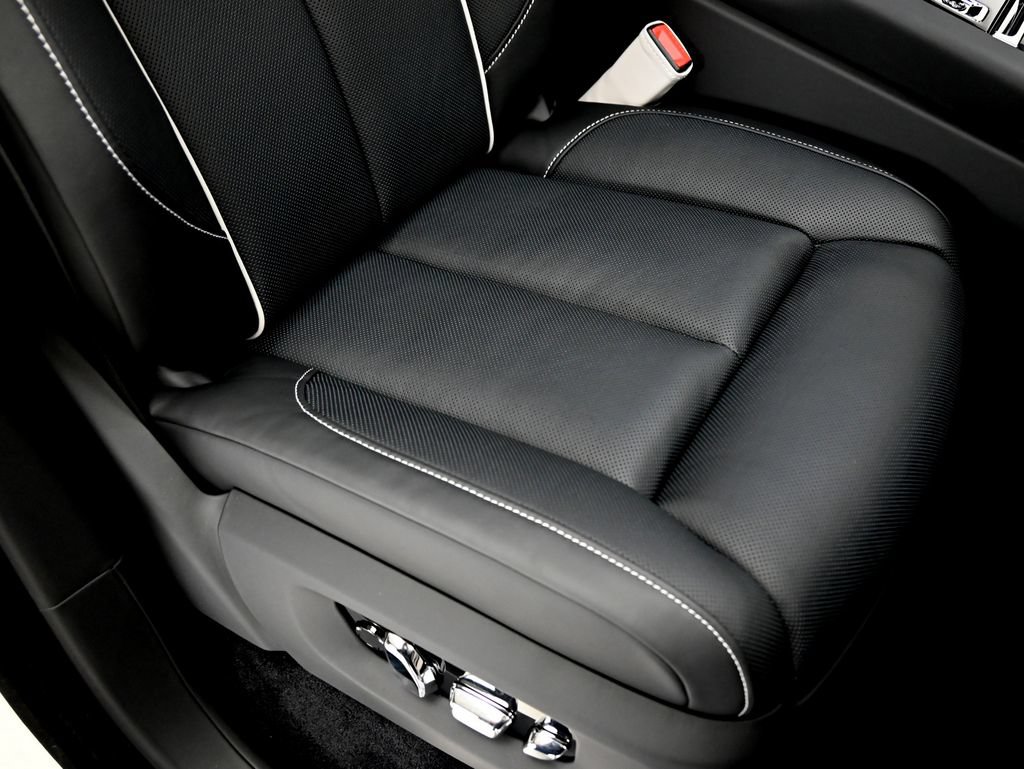 New 2027 Rolls-Royce Cullinan Black Badge AWD/4WD image 23