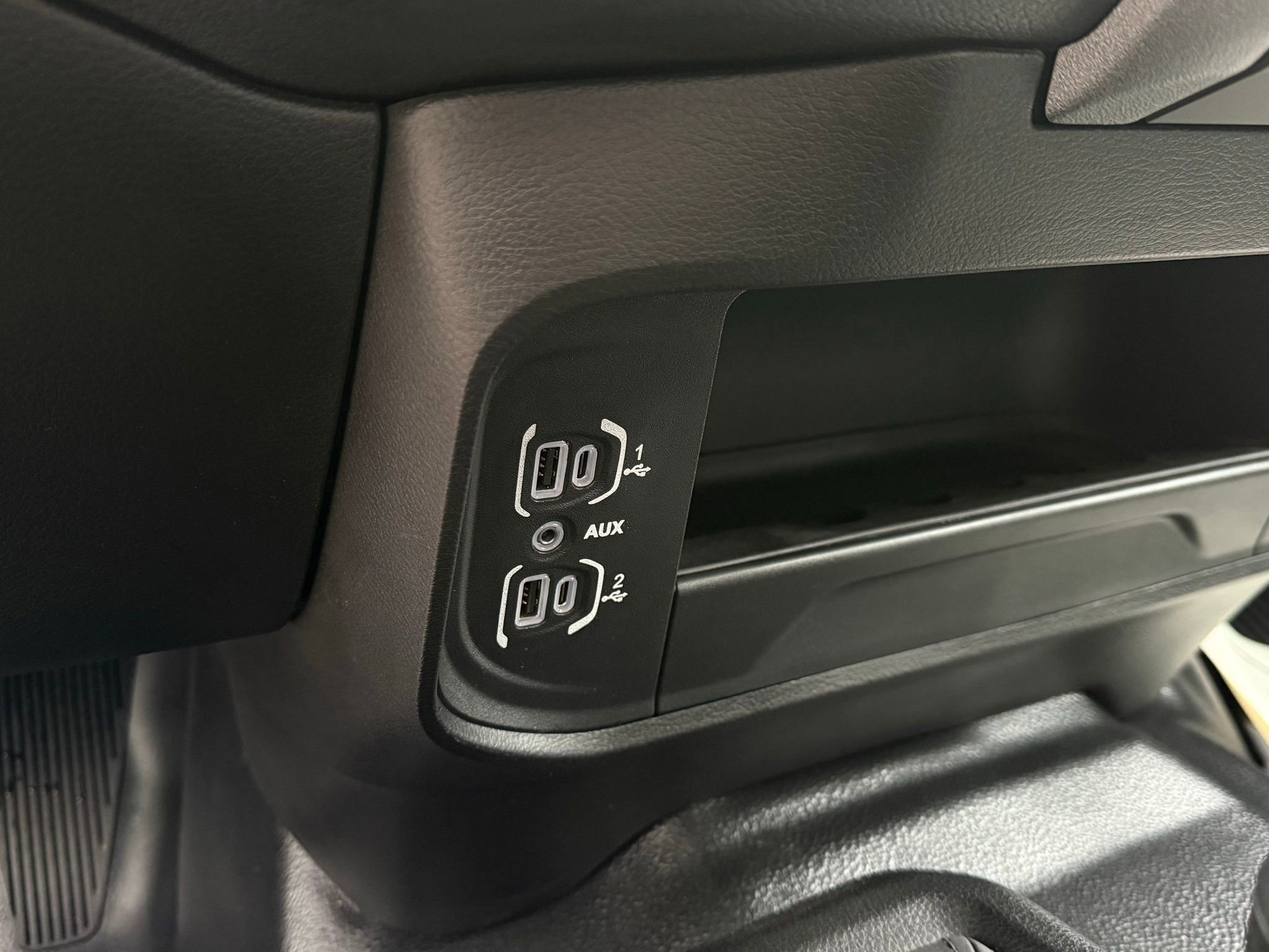 Used 2024 RAM 3500 Tradesman w/ Convenience Group image 38